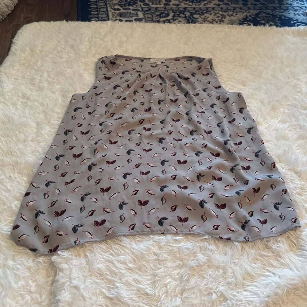 LOFT Outlet Gray Sleeveless Blouse with Fun Feather‎ Pattern